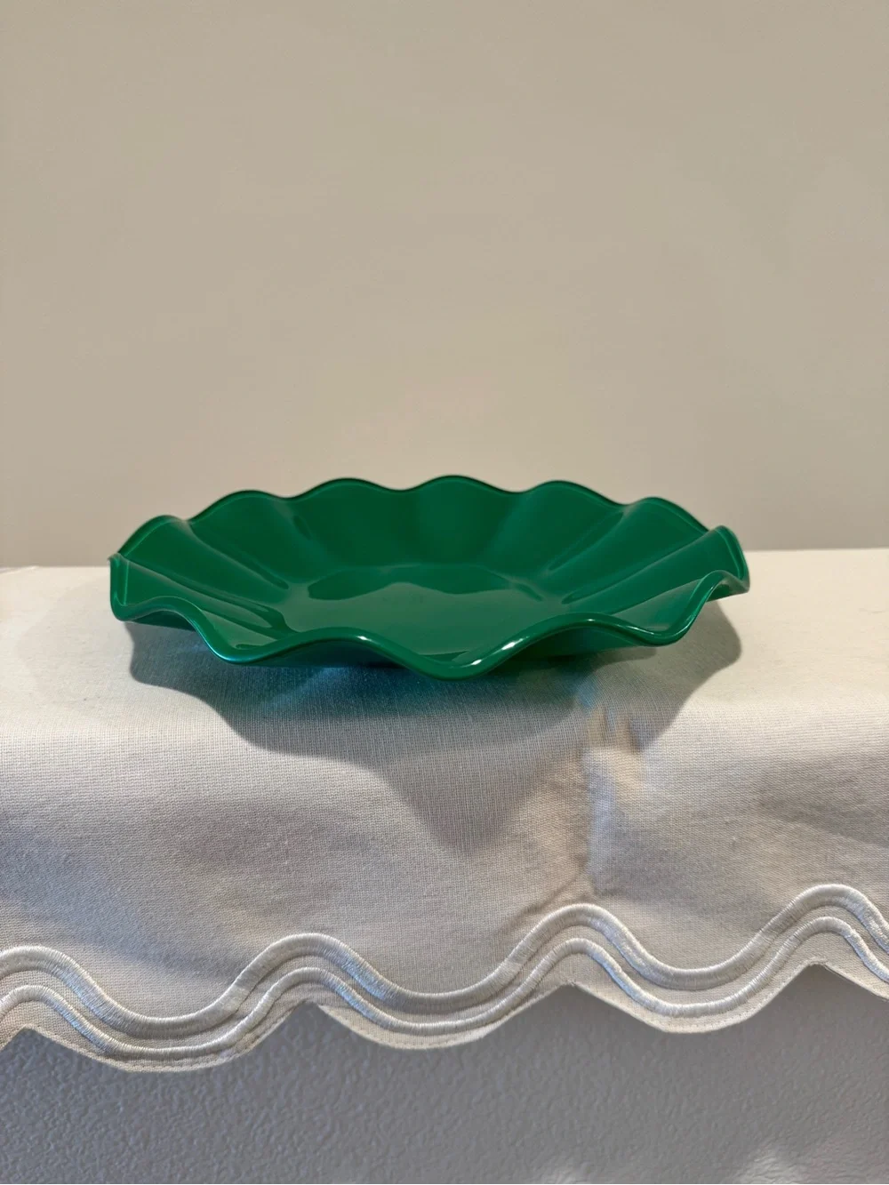 Vibrant Emerald Green scalloped Plate Set  x 2